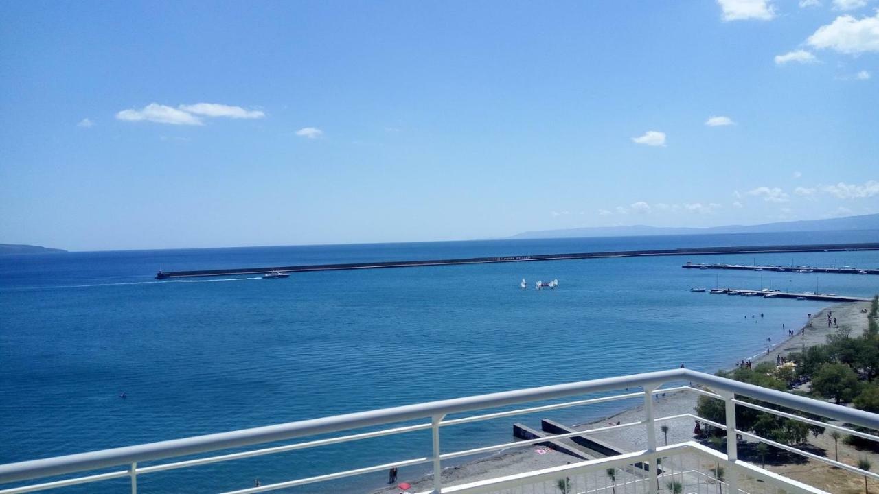 Seafront Penthouse Leo Apartment Kalamata Ngoại thất bức ảnh