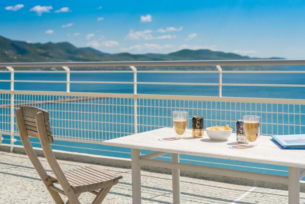 Seafront Penthouse Leo Apartment Kalamata Ngoại thất bức ảnh