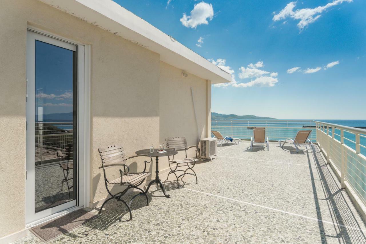 Seafront Penthouse Leo Apartment Kalamata Ngoại thất bức ảnh